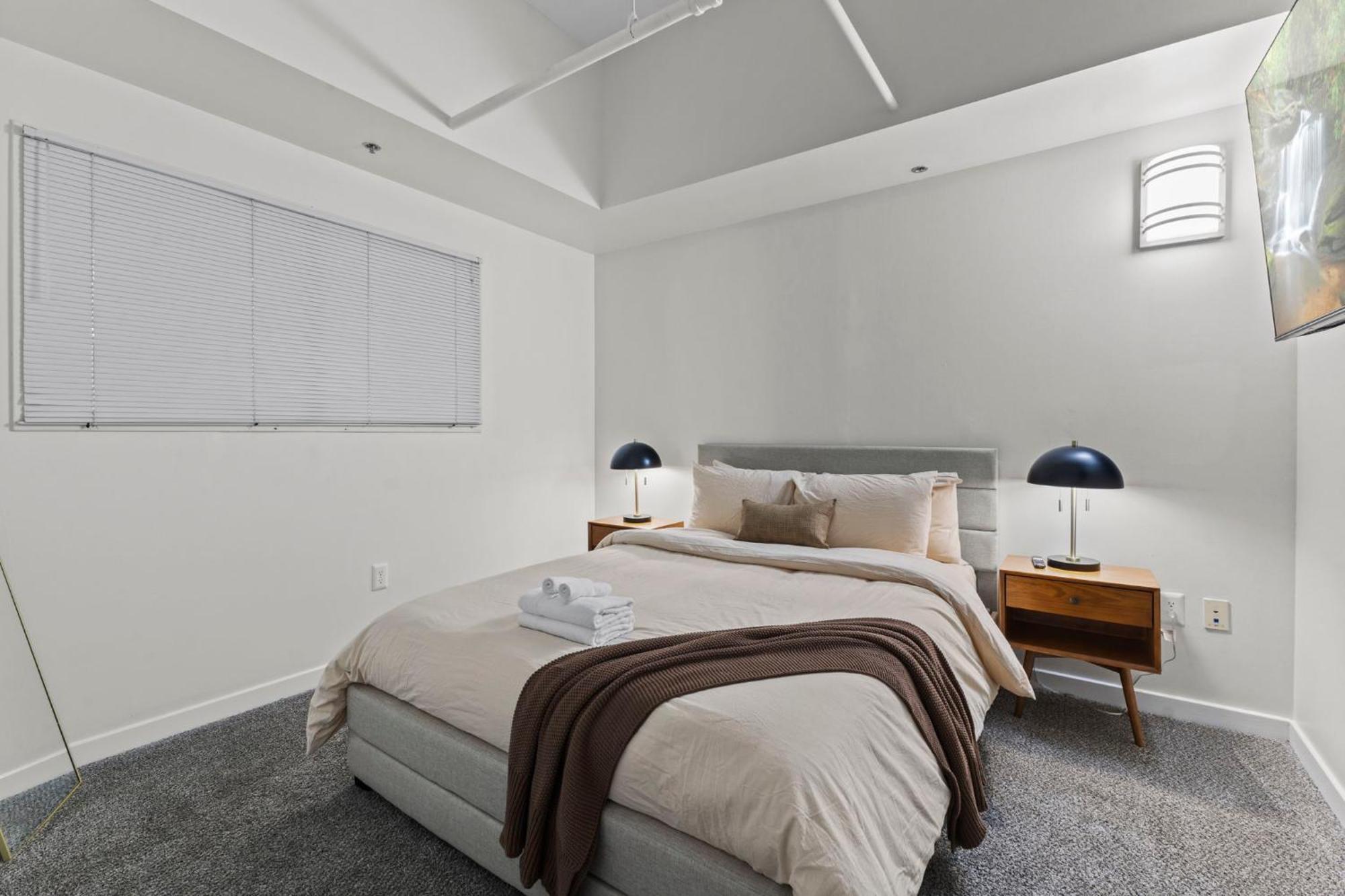 Indy Urban Stay - Skywalk - Sleeps 8 - Downtown - Stadium Індіанаполіс Екстер'єр фото