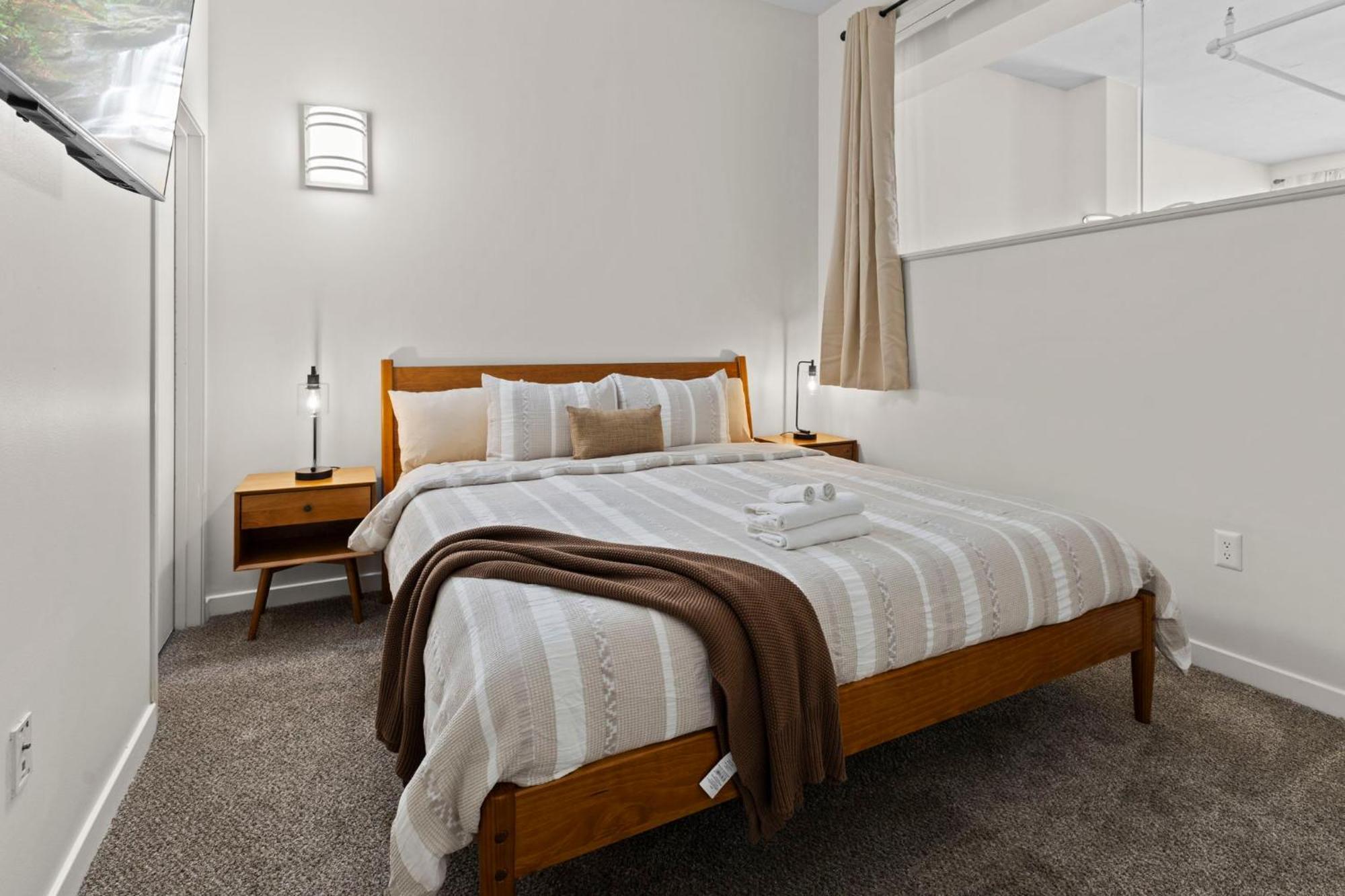 Indy Urban Stay - Skywalk - Sleeps 8 - Downtown - Stadium Індіанаполіс Екстер'єр фото