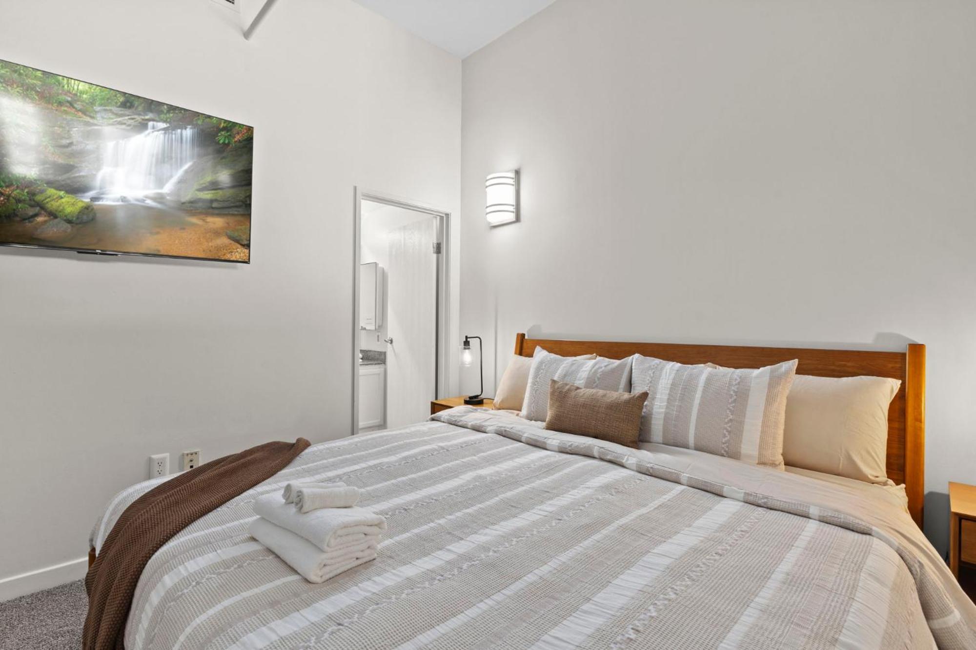 Indy Urban Stay - Skywalk - Sleeps 8 - Downtown - Stadium Індіанаполіс Екстер'єр фото