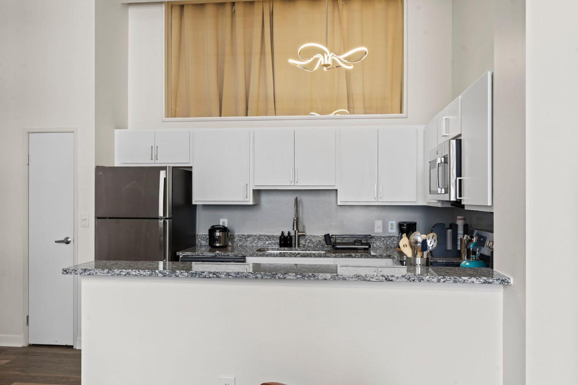 Indy Urban Stay - Skywalk - Sleeps 8 - Downtown - Stadium Індіанаполіс Екстер'єр фото