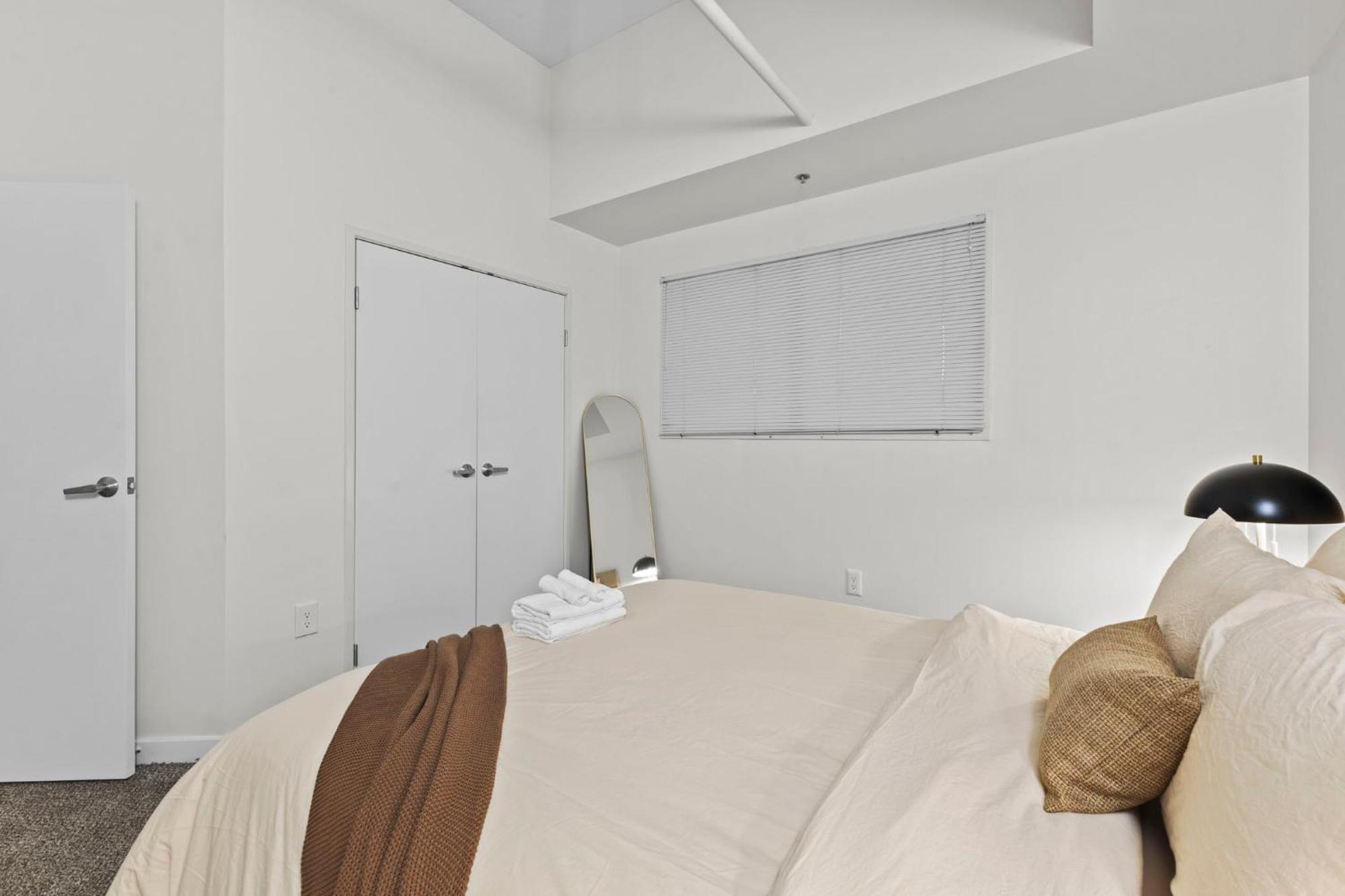 Indy Urban Stay - Skywalk - Sleeps 8 - Downtown - Stadium Індіанаполіс Екстер'єр фото