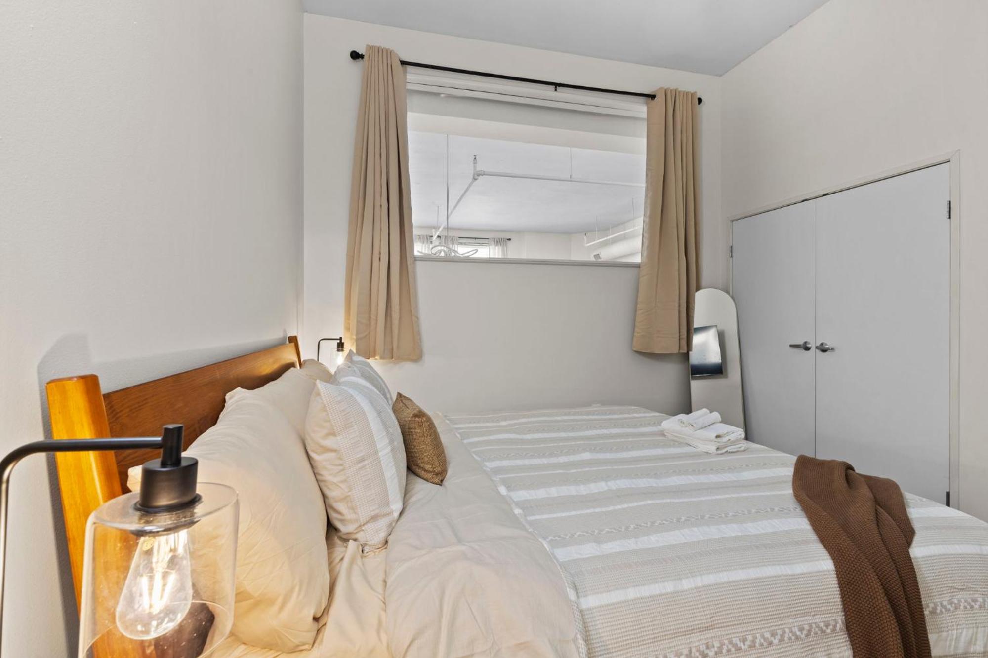 Indy Urban Stay - Skywalk - Sleeps 8 - Downtown - Stadium Індіанаполіс Екстер'єр фото